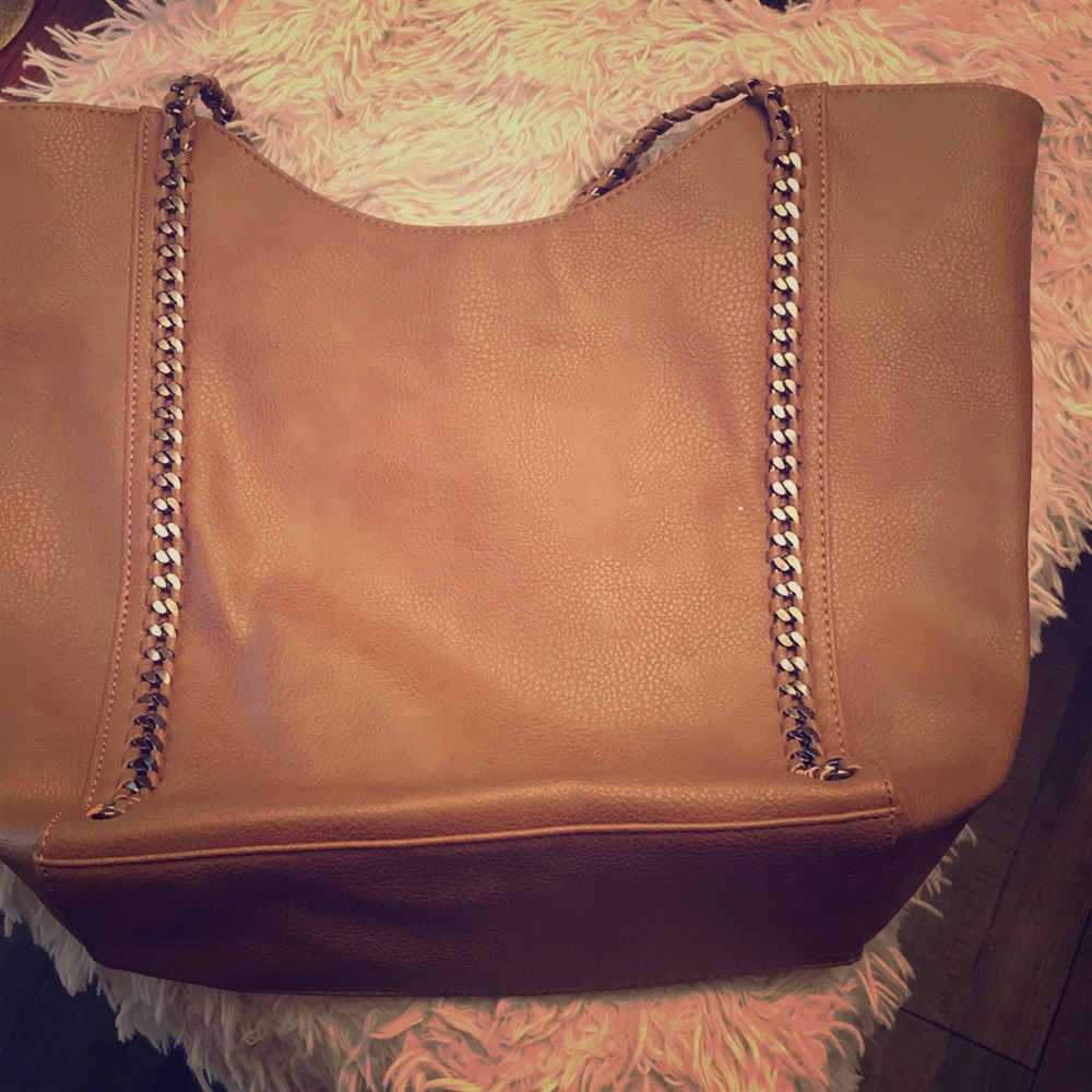 Cute taupe handbag!